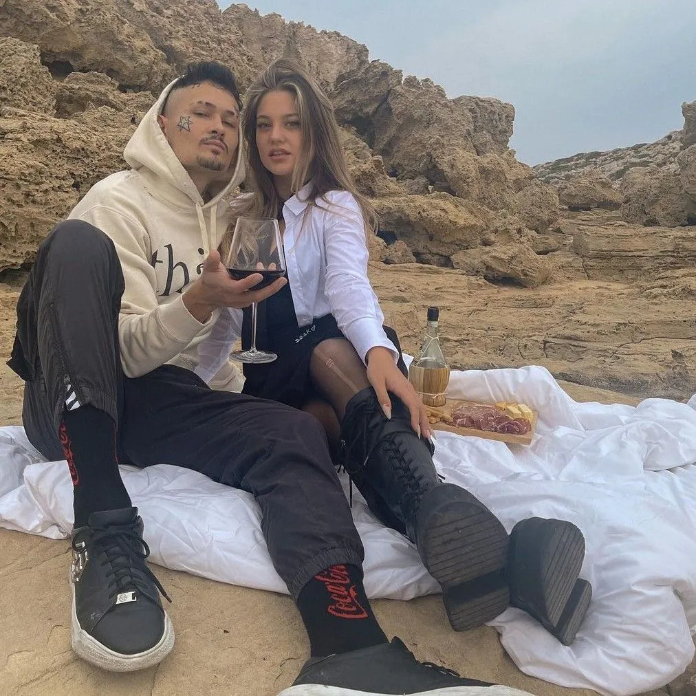 Моргенштерн заявил, что верен своей невесте, но девушка из его клипа раскрыла вс