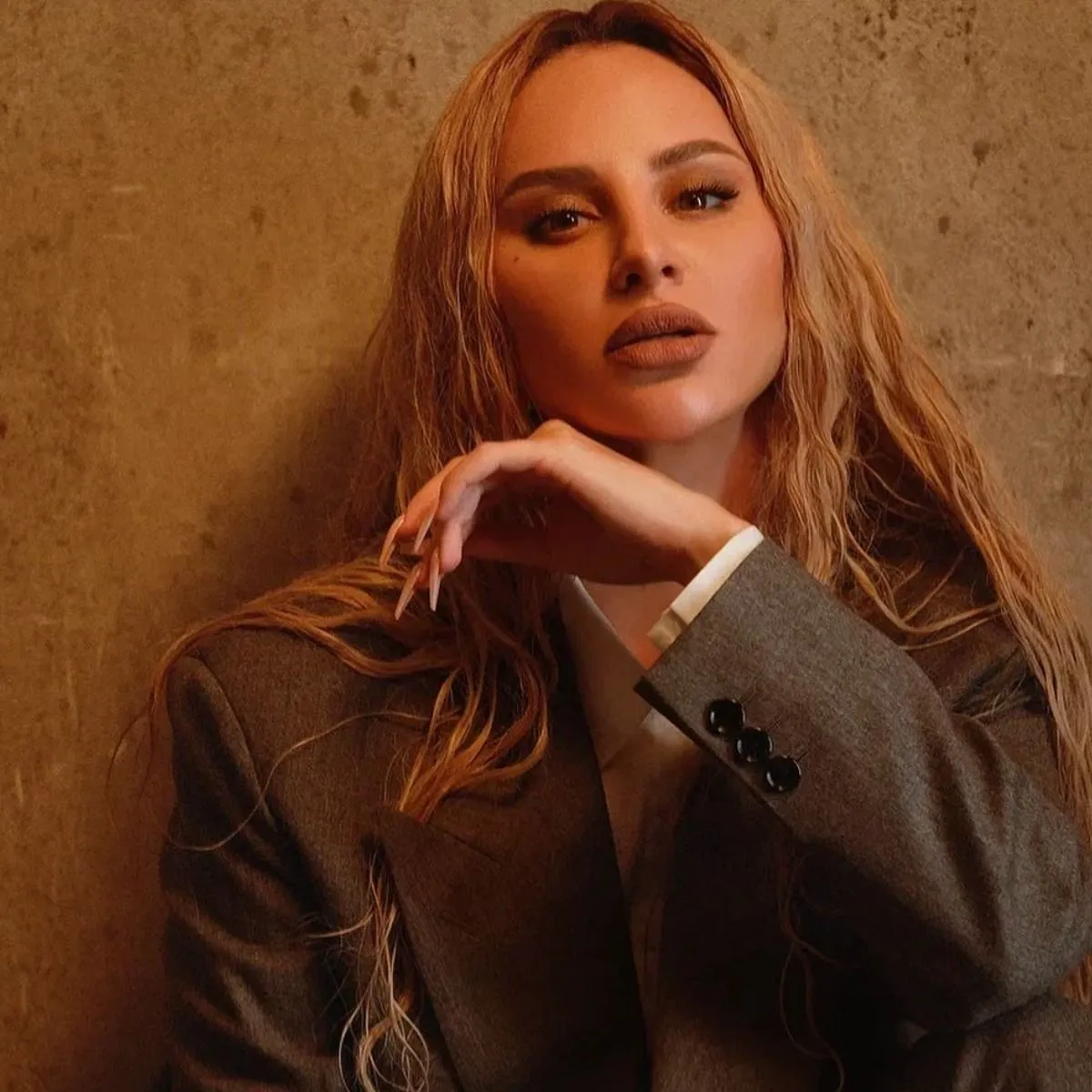 Группа artik & asti 2022. Новая асти. Асти последняя женщина. Asti певица 2021. Новая солистка артик и асти 2022.